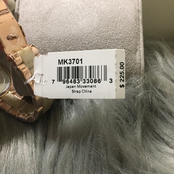 New Michael Kors Slim Runway Watch - Picture 6 of 8